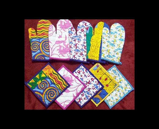 Kitchen Linen: Oven Mitts & Gloves