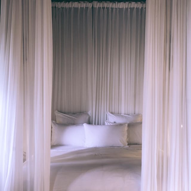 Throws & Blankets