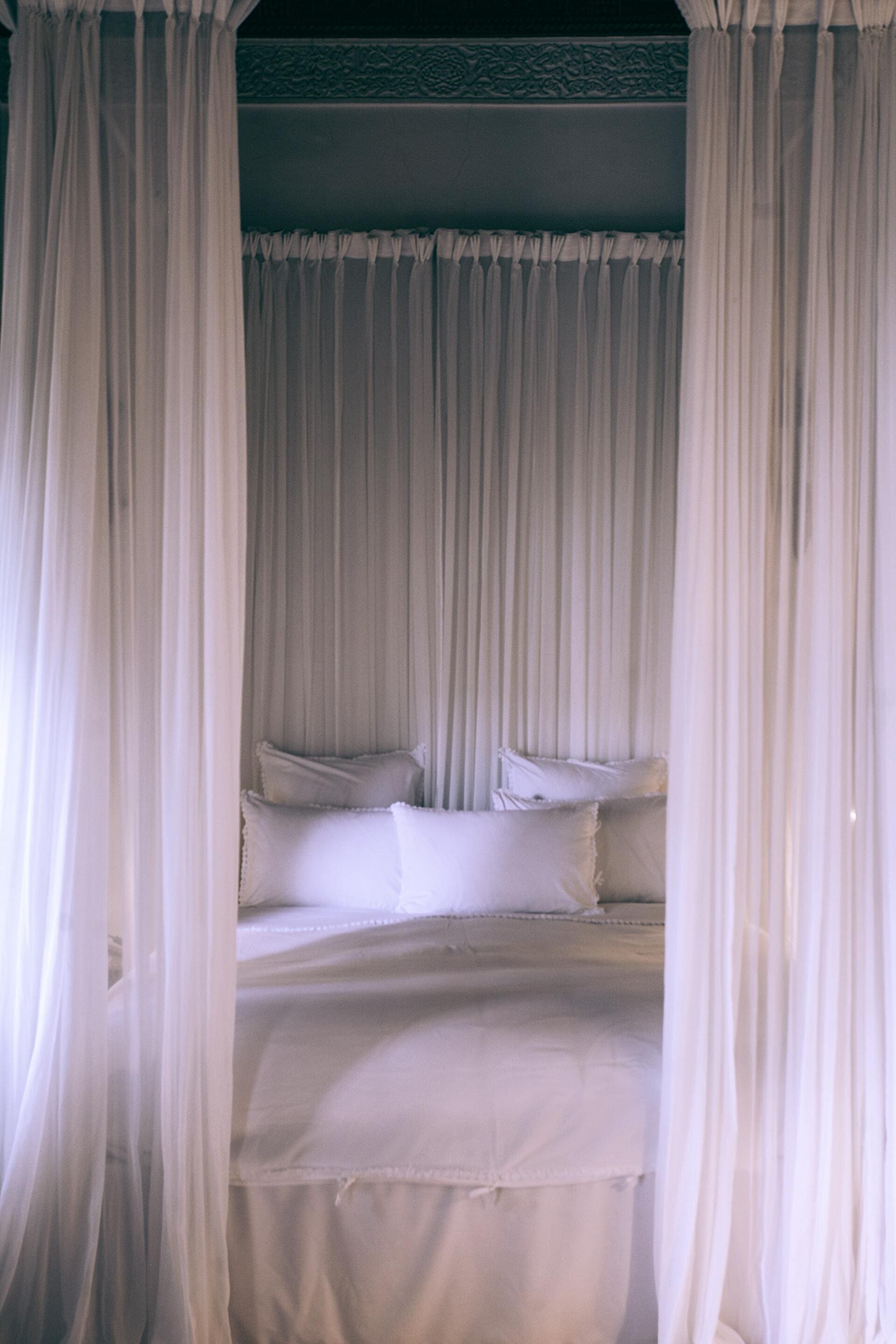Living Linen: Throws & Blankets