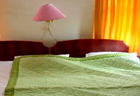 Living Linen: Quilts manufacturer product photo 2